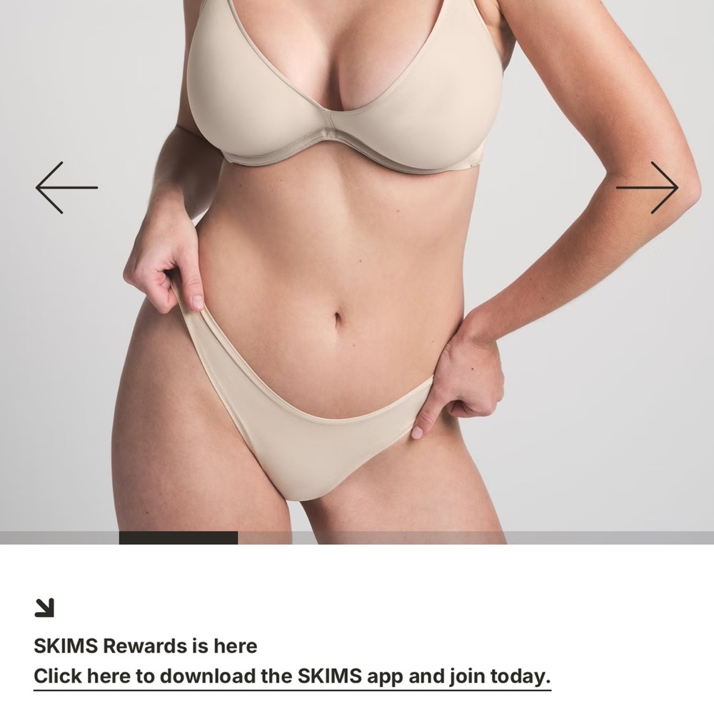SKIMS Weightless Scoop Bra